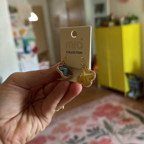 Mia collection Yellow Blue Double Sides Clover Dangle Earrings Costume - Picture 2 of 3